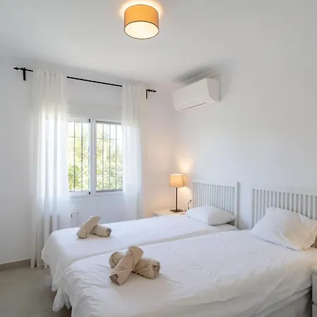 Fuer 5 Personen Ca 100 Qm In Nerja, Andalusien Costa Del Sol * نيرخا